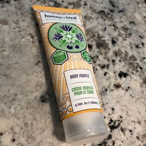 Human & Kind. Body soufflé